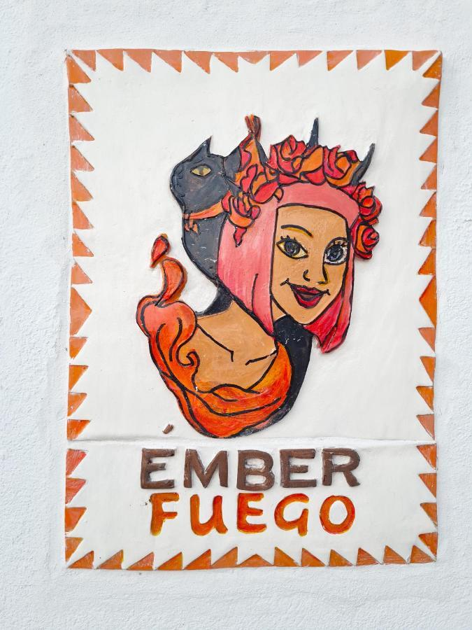 Suite Ember-Fuego Soportujar エクステリア 写真